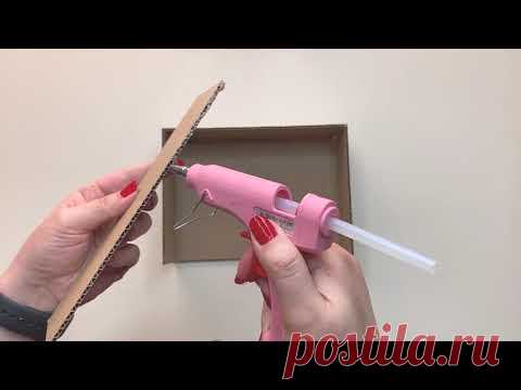 Идея красивой коробки из картона с оригинальной ручкой своими руками.