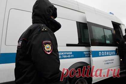 Под Петербургом нашли три пакета с расчлененными человеческими останками. Под Петербургом нашли три пакета с расчлененными человеческими останками. О находке в полицию заявила хозяйка постройки, которая подозревает своего отчима в убийстве. По словам 53-летней Юлии, после смерти ее матери в бане остался жить муж покойной Аркадий. Накануне он отказался пустить женщину в баню.