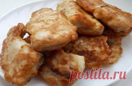 Сочная рыбка в ароматном луковом кляре! Очень аппетитная!

РЫБА В ЛУКОВОМ КЛЯРЕ

Ингредиенты:

- рыбное филе - 400 г
- яйцо - 1 шт.
- лук - 1 шт.
- мука - 2 ст. л.
- майонез - 2 ст. л.
- соль, перец - по вкусу

Приготовление:

1. Рыбу посолить.
2.
 Приготовление кляра: лук измельчить в блендере или натереть на терке. 
Затем добавить яйцо, майонез, муку, перец по вкусу и хорошо взбить 
венчиком.
3. Кусочки рыбы положить в кляр и дать минут 5-10 постоять.
Разогреть сковороду...