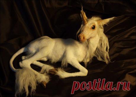 Жуткие и странные скульптуры единорог