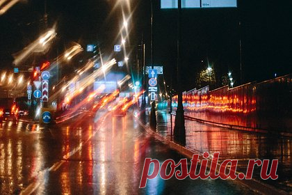 На российской мегатрассе заметили баннеры с двумя ошибками. На платной скоростной автодороге М-12 «Восток» от Москвы до Казани заметили баннеры с двумя ошибками. О некорректных надписях на участке российской мегатрассы сообщает «Подъем». Россияне рассказали, что город Сергач написали с мягким знаком в конце, а в названии Судогды пропустили вторую букву «д».