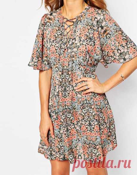 Millie Mackintosh | Платье мини с цветочным принтом Millie Mackintosh на ASOS