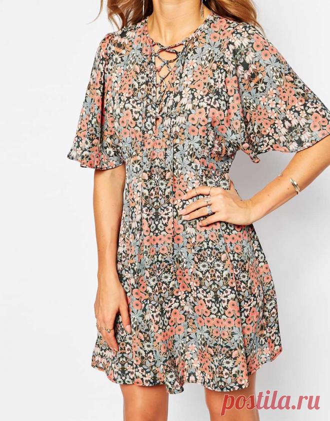 Millie Mackintosh | Платье мини с цветочным принтом Millie Mackintosh на ASOS