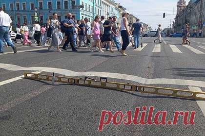 В центре Петербурга просел асфальт