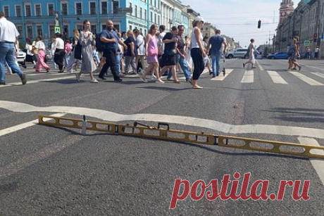 В центре Петербурга просел асфальт