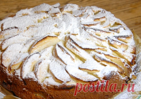 Шарлотка с яблоками и рикоттой от Юлии Высоцкой
Ингредиенты:
▫мука — 225 г ▫яблоки зеленые — 4 шт. ▫рикотта — 250 г ▫сахар — 170 г ▫сливочное масло — 115 г ▫яйца куриные — 2 шт. ▫лимоны — 1 шт. ▫разрыхлитель — 1 ч. л. ▫сахарная пудра — 1 ч. л. ▫ванильный экстракт — 1 ч. л. ▫соль морская — ½ ч. л.