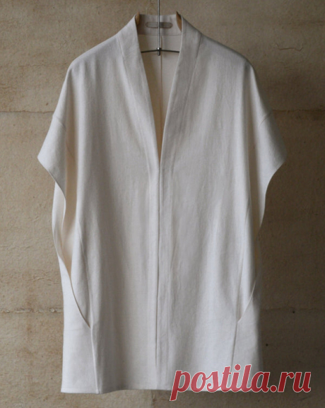Aorii Overshirt ~ egret A symphony of subtle cuts define the cascading silhouette of this oversized layering piece.  Designed to be either worn over a fitted knit for a ceremonial look, or stand-alone as a luxurious shirt / robe.  Barely-visible front hook &amp; eye closures allow it to be secured closed or relaxed open, while overlapping fro