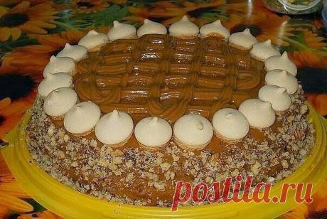 Быстрый тортик

Тесто:
1 яйцо, стакан кефира, пол стакана сахара,10г.разрыхлителя,1,5 стакана муки. Я в тесто добавила еще не много мака. Все смешать вылить в смазанную форму (диаметром20см.) и выпекать при 180-200 градусах примерно 30 - 40 минут.

Крем на Ваш вкус,у меня заварной с добавлением вареной сгущенки.

Крем:
1 ст. молока
1яйцо
пол стакана сахара
3 ст.л. муки
100г. сливочного масла.

Растереть яйца с сахаром и мукой,влить молоко и хорошо перемешать венчиком.Поста...