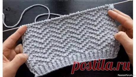 Красивый, универсальный узор “зигзаг”. Видео МК | Вязание спицами для начинающих В этом видео вы увидите как вязать красивый узор спицами, который подходит всем! И вязать им можно любые изделия! Раппорт 8 петель и 6 рядов!Источник