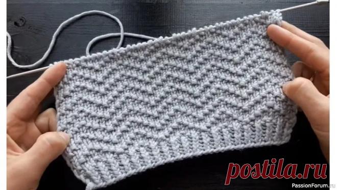 Красивый, универсальный узор “зигзаг”. Видео МК | Вязание спицами для начинающих В этом видео вы увидите как вязать красивый узор спицами, который подходит всем! И вязать им можно любые изделия! Раппорт 8 петель и 6 рядов!Источник