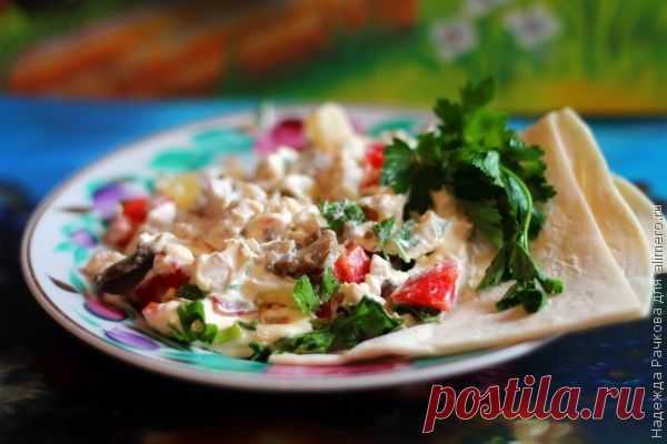 👌 Салат из ананасов, курицы и грибов, рецепты с фото  Салат из ананасов, курицы и грибов приготовить очень просто и быстро. Делать его можно как на будни, так и на праздники. Наверное, это один из самых любимых мной салатиков. Вкус а...