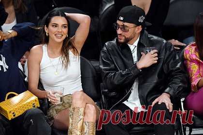 Рэпер Bad Bunny возобновил отношения с супермоделью Кендалл Дженнер. Супермодель Кендалл Дженнер и рэп-исполнитель Bad Bunny приняли решение возобновить отношения спустя меньше месяца после расставания. По словам инсайдеров, пара приняла решение отправиться на отдых на Карибы в качестве друзей, однако по окончании отпуска артист и модель приняли решение встречаться вновь.