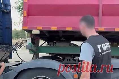 Украинские пограничники достали уклонистов из гидроцилиндров грузовика