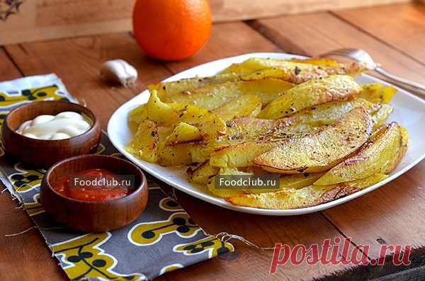 Картофель в рукаве Что может быть вкуснее запечённого картофеля? Особенно, когда после запекания не надо чистить противень. Предыстория. Мой старший сын уехал на учёбу в другой город и в первые месяцы в его рационе были только покупные пицца, шаурма, гамбургеры и пельмени. Ну, конечно, запретный плод сладок и вдали от родителей можно питаться как захочется: тонны пиццы и шаурмы, жареных окорочков... Но 