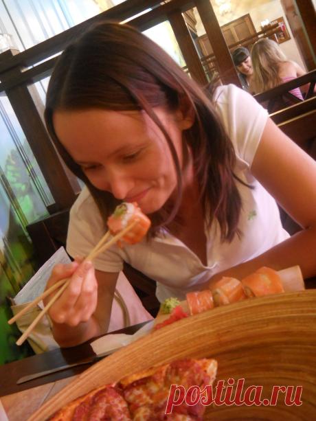 ирка захомячивает)))