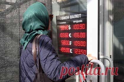 Назван возможный пик укрепления рубля. Возможный пик укрепления рубля к доллару может прийтись на конец марта, допустил в разговоре с «Лентой.ру» аналитик, инвестиционный стратег брокера ВТБ Мои Инвестиции Алексей Михеев. Он допустил, что к этому времени курс российской валюты может укрепиться до 87-92,5 за доллар.