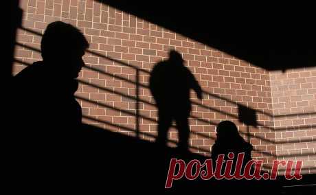 В Польше сообщили о ликвидации «российской шпионской сети». Агентство внутренней безопасности Польши задержало шестерых иностранных граждан, которые «должны были работать на российские спецслужбы» и вести подготовку к диверсионным действиям в стране, передает радиостанция RMF FM.