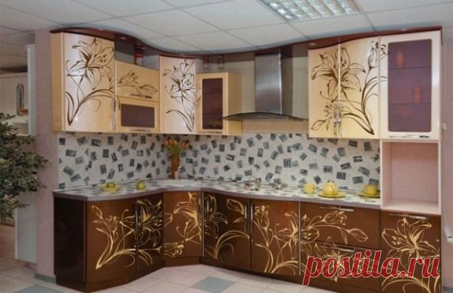 Как клеить самоклеящуюся пленку на мебель При восстановлении мебели часто встает вопрос о ее реставрации доступными средствами. Это может быть небольшой ремонт или намокание находящихся в доме предметов. Иногда хочется обновить обстановку на …