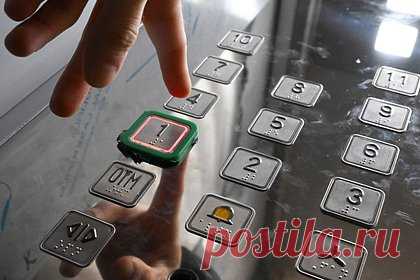 В Петербурге лифт рухнул в шахту с 8-го этажа. В нем были взрослые и дети. Лифт со взрослыми и детьми рухнул в шахту в многоэтажном доме в петербургском поселке Шушары. Известно, что в кабине лифта находилось 13 человек, восемь взрослых и пятеро детей. Прокуратура уже начала проверку управляющей компании и вскоре даст оценку соблюдению требований безопасности.