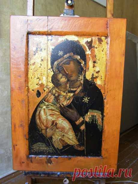 На мольберте пока еще...