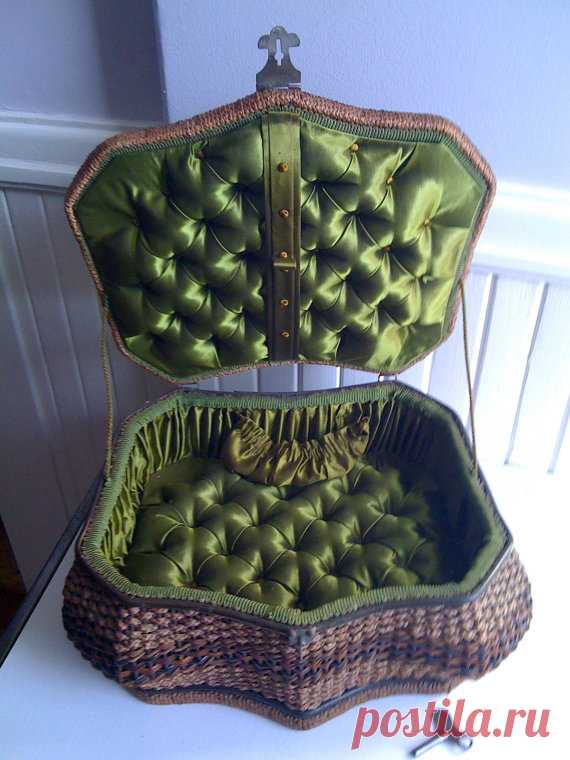 Antique Sewing Woven Music Basket with Key от saltydogvintage
