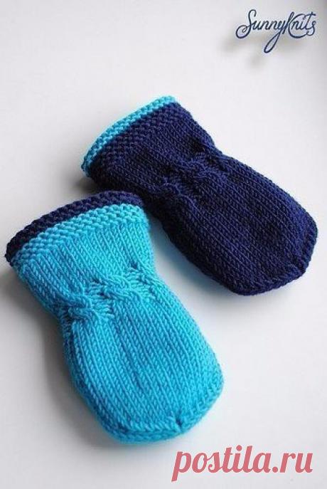 Двухцветные рукавички для малышей - вяжем спицами!