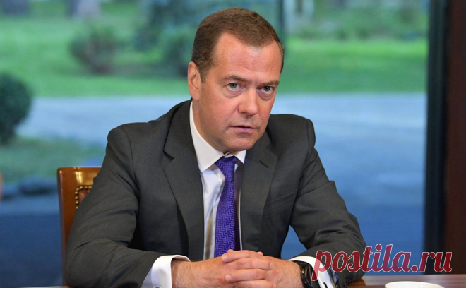 Медведев назвал власти США «лживыми тварями» после слов о ядерной войне. Власти Японии «плюют на могилы своих соотечественников, убитых американцами» в атомных бомбардировках Хиросимы и Нагасаки, заявил зампредседатель Совета безопасности России Дмитрий Медведев.