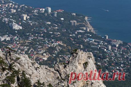 В России ответили поговоркой на слова о добровольной сдаче Крыма Киевом. Украина отказалась от вооруженной борьбы за Крым в 2014 году не из-за слабости или «майданного синдрома», новым властям республики стыдно признать, что полуостров их ненавидел и презирал. Об этом заявил бывший депутат Госдумы, политолог Руслан Бальбек, комментируя слова экс-советника в конгрессе США Ариэля Коэна.