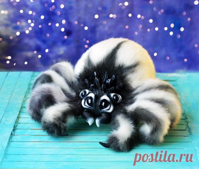 Невероятные пушистые пауки, от которых захватывает дух! История одной из самых красивых авторских игрушек, которых я видела | Рекомендательная система Пульс Mail.ru