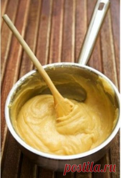Эклеры с творожным кремом 

Вкусные, нежные эклеры с творожным кремом... Уверена, вам очень понравится! 

1 час и 4 порции 

Ингредиенты 

200 гр. муки 
5 яиц 
250 мл. воды 
120 гр. сливочного масла 
соль (щепотка) 
200 гр. творога 
200 гр. сахарной пудры 
200 мл. сливок (33%) 
ванильный сахар (по вкусу) 

Способ приготовления 

1.Приготовьте заварное тесто. Налейте воду в кастрюле и добавьте щепотку соли и сливочное масло, нарезанное кубиками. Доведите на слабом огне до к...