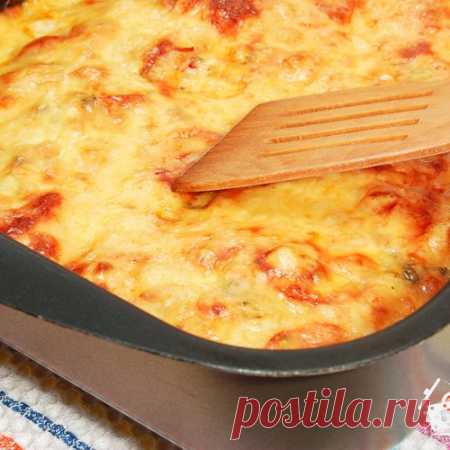 Рецепт: Свинина под шубой
Состав
из расчета на форму размером 30х40 см
свинина (корейка) - 300-400 г,помидоры - 3 шт (~250 г),1 крупная или 2 небольших луковицы,
2 средних картофелины, чеснок - 1-2 зубчика,
сыр твердый (например, Российский) - 250 г,
майонез,зелень петрушки,соль,свежемолотый перец,растительное масло для смазывания формы