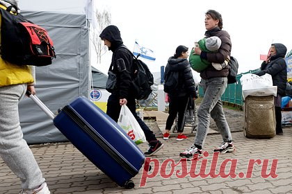 Польшу раскритиковали за прием украинских беженцев. Мэр немецкого города Котбус Хольгер Кельх раскритиковал Варшаву за ее политику в отношении мигрантов с Украины. По его словам, польская сторона всячески игнорирует переселенцев из стран Ближнего Востока, которые также хотят получить помощь. «Не должно быть людей первого и второго сорта», — подчеркнул он.