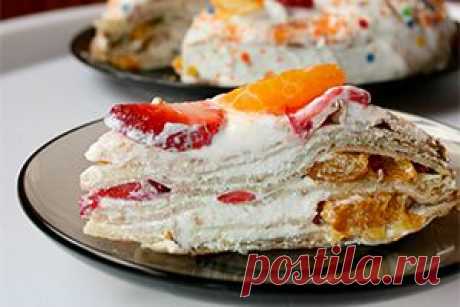 Блинный торт с творожным кремом и фруктами -