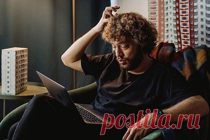 Известный блогер предложил мэру российского города не позориться и уволиться. Известный блогер Илья Варламов посчитал иллюстрацию к плану развития Нижневартовска до 2070 года устаревшей на 100 лет и посоветовал мэру уволиться, чтобы город не выглядел так позорно. На картинке к презентации стратегии изображены небоскребы и эстакады в лугах, огромные грибы на склоне и водопад.