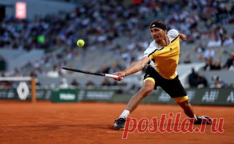 Зверев и Алькарас сыграют в финале «Ролан Гаррос». Представитель Германии в полуфинальном матче победил норвежца Каспера Рууда. Зверев впервые в карьере дошел до решающего матча на «Ролан Гаррос»