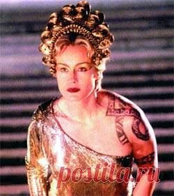 СТУДИЯ 6 » Интервью с Джессикой Лэнг Четыре года назад Джессика Лэнг заявила, что, возможно, навсегда уйдет из шоу-бизнеса. Сегодня она эффектно вернулась на большой экран в пышной киноадаптации шекспировской пьесы “Тит Андроник“ – фильме Джули Тэймор “Тит“. В конце 1996 года 47-летняя Джессика Лэнг поразила соотечественников заявлением, что она намерена сыграть на английской сцене