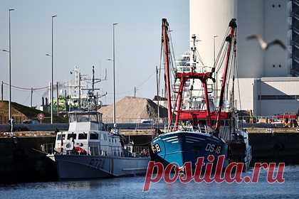 МВД Великобритании отреагировало на задержание Францией британского траулера. Глава МВД Великобритании Прити Патель выразила разочарование в связи с задержанием британского траулера в территориальных водах Франции властями Пятой Республики. По словам Патель, ассоциация South West Fish Producers Organization выполнила условия таможенного договора.