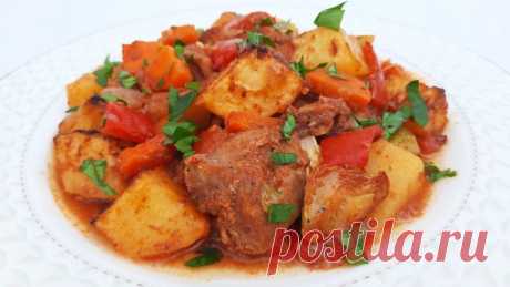 Овощное рагу с мясом в аэрофритюрнице. Овощное рагу с мясом в аэрофритюрницеСвинину нарезаем средними кусочками, солим, перчим, добавляем острый кетчуп, перемешиваем, миску затягиваем пищевой пленкой и ставим в холодильник на 1-2 часа. Картофель, кабачки, лук и красный болгарский перец нарезаем средними кусочками. Перемешиваем между собой и солим, перчим, добавляем копченую паприку и измельченный через чеснокодавку чеснок, перемешиваем.Достаем мясо из холодильника, отправляем к овощам,…