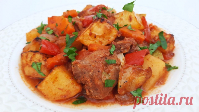 Овощное рагу с мясом в аэрофритюрнице. Овощное рагу с мясом в аэрофритюрницеСвинину нарезаем средними кусочками, солим, перчим, добавляем острый кетчуп, перемешиваем, миску затягиваем пищевой пленкой и ставим в холодильник на 1-2 часа. Картофель, кабачки, лук и красный болгарский перец нарезаем средними кусочками. Перемешиваем между собой и солим, перчим, добавляем копченую паприку и измельченный через чеснокодавку чеснок, перемешиваем.Достаем мясо из холодильника, отправляем к овощам,…