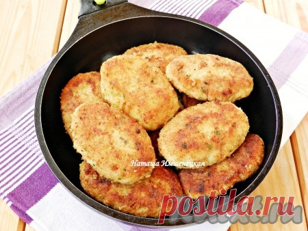 Рыбные котлеты с картофелем - 8 пошаговых фото в рецепте Для приготовления рыбных котлет подходит практически любая рыба, как свежая, так и замороженная. Для мягкости я предлагаю добавить в рыбный фарш отваренный картофель. Рыбные котлеты с картофелем получаются очень вкусными и сочными. Ингредиенты
