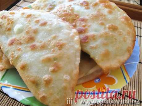 Постные чебуреки с картофелем, зеленым луком и черемшой
