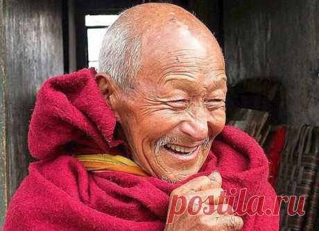 Есть три незаменимых лекарства на земле: природа, любовь и чувство юмора. Природа помогает жить, любовь помогает выжить, а чувство юмора пережить.