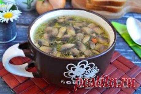 Суп с шампиньонами и брокколи Суп с шампиньонами и брокколи - простое в приготовлении, легкое постное блюдо. Этот супчик понравится прежде всего тем, кто следит за своим питанием. Не смотря на то что суп почти диетический, он получается очень вкусным, достаточно сытным, еще и полезным. Попробуйте!