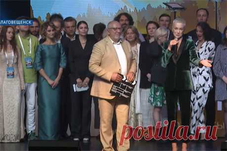 Фильмы, спектакли и много звезд. Фестиваль «Амурская осень» назвал лучших. В рамках фестиваля призы получили Дарья Мороз, Владимир Вдовиченков, Александр Пашутин, Максим Шабалин и другие звезды.