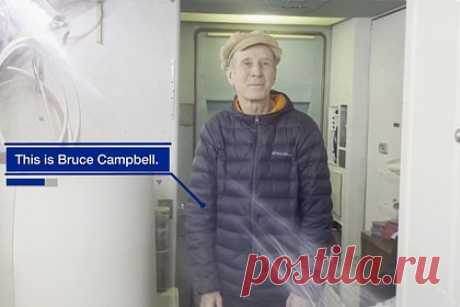 Фанат реактивных самолетов 24 года прожил в списанном авиалайнере. 73-летний фанат реактивных самолетов из США переделал старый авиалайнер Boeing 727 в дом, и прожил в нем 24 года. Бывший инженер-электрик Брюс Кэмпбелл решил создать для себя необычный дом в 1999 году. Он потратил 100 тысяч долларов на перевозку самолета из Греции и установку в лесу рядом с городом Хилсборо