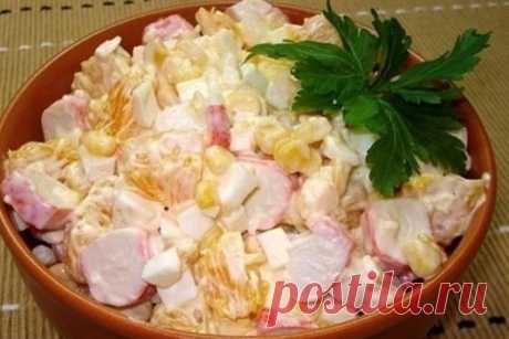 Крабовый салат с апельсинами и кукурузой. Рецепт Подготовить продукты. Крабовые палочки разморозить. Яйца сварить вкрутую.