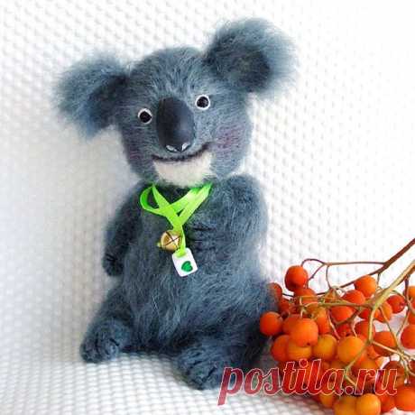 🐨🐨🐨🐨Малыш Коала всегда в хорошем настроении, чего мы и вам желаем!🐨🐨🐨💃💃💃 коала🐨 #коала #теддимишка #теддикоала #мишкатедди #animal #koabearbandanas #koalas  #koala #exotic #exoticanimal #adorables #miniature #teddybearartist #teddybears #teddybear #bears #bearkoala #weamiguru #crochetingisfun #toy #crocheting #amigurumi #вязаниекрючком