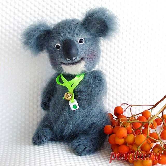 🐨🐨🐨🐨Малыш Коала всегда в хорошем настроении, чего мы и вам желаем!🐨🐨🐨💃💃💃 коала🐨 #коала #теддимишка #теддикоала #мишкатедди #animal #koabearbandanas #koalas  #koala #exotic #exoticanimal #adorables #miniature #teddybearartist #teddybears #teddybear #bears #bearkoala #weamiguru #crochetingisfun #toy #crocheting #amigurumi #вязаниекрючком