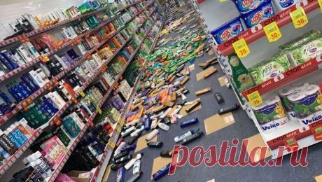 На Дальнем Востоке произошло два землетрясения. У Курильских островов произошло землетрясение магнитудой 4,8, другое, магнитудой 4,9, случилось в акватории Тихого океана в 195 километрах юго-западнее Усть-Камчатска. Такие данные приводят Камчатский̆ филиал ФГБУ науки Федерального ...