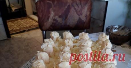 Домашна бишкотена торта с бял трюфел крем, карамел и банани Кокона - кулинарни рецепти